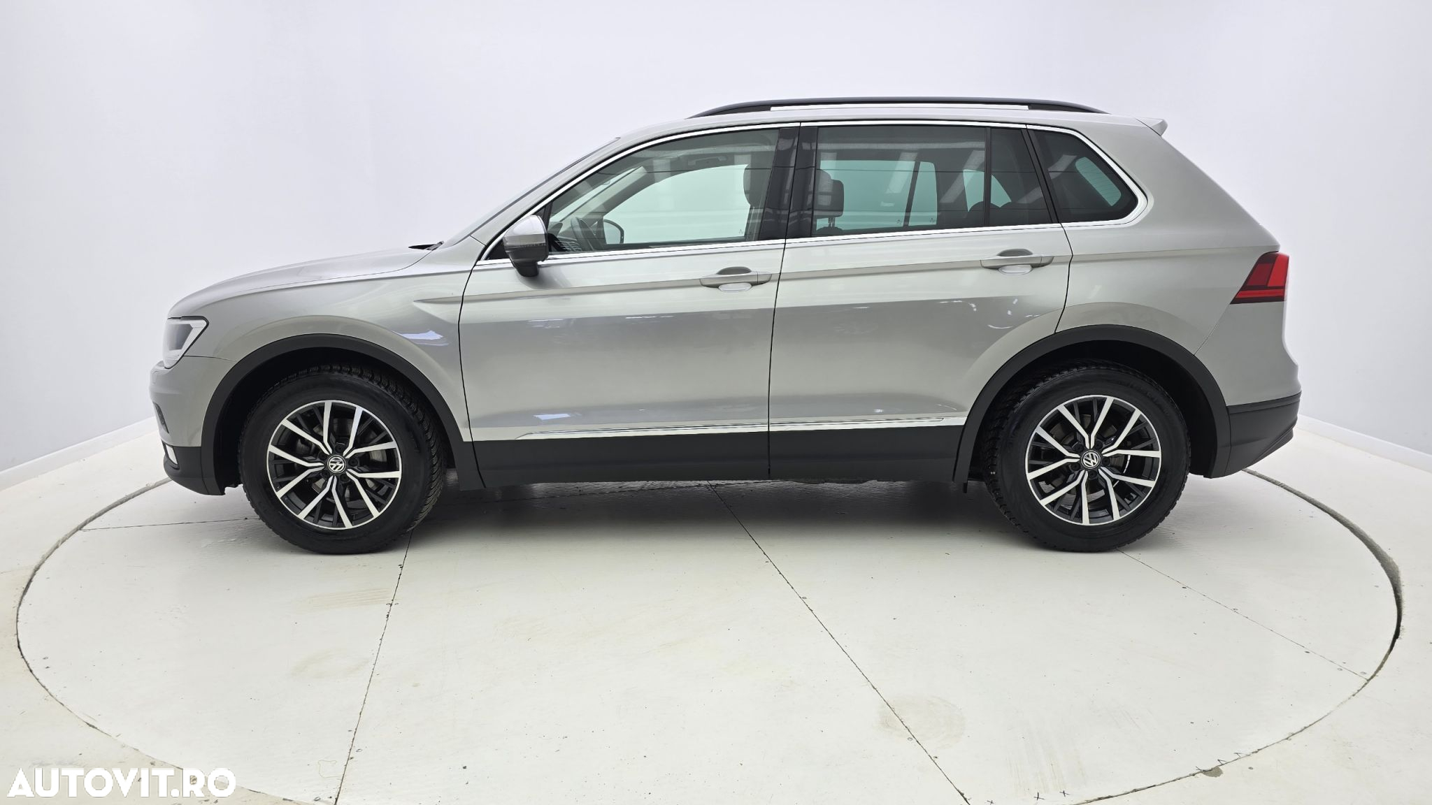 Volkswagen Tiguan - 9