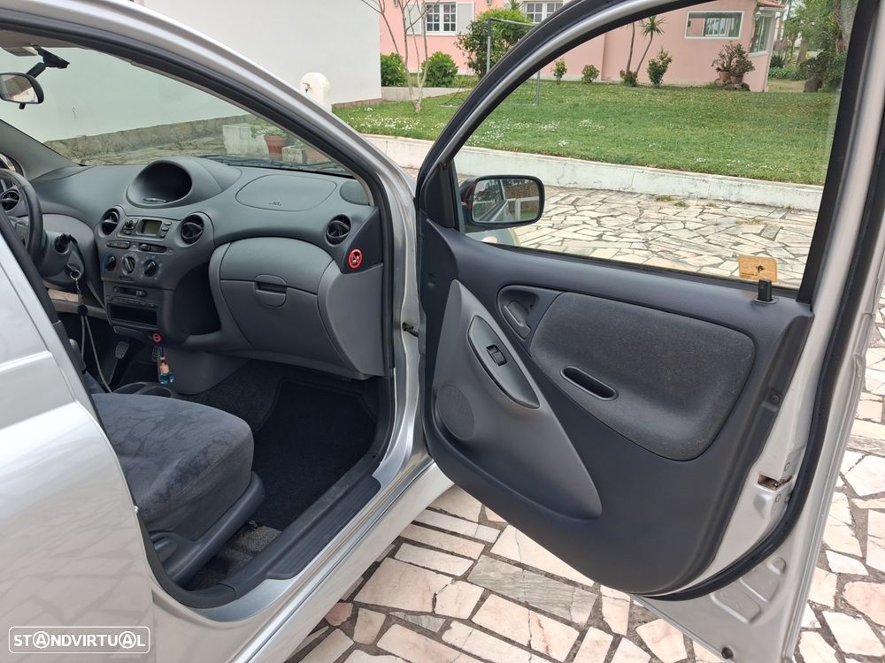 Toyota Yaris 1.4 D-4D Sol - 14