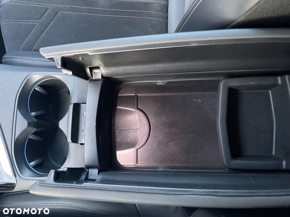 Peugeot 5008 1.6 PureTech GT Pack S&S EAT8 - 26