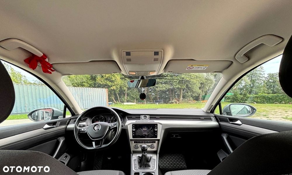 Volkswagen Passat 1.6 TDI BMT Comfortline - 11