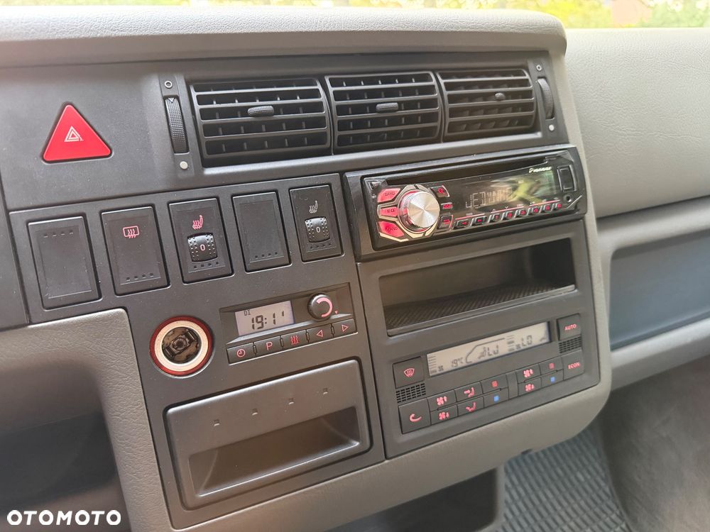 Volkswagen Multivan - 31
