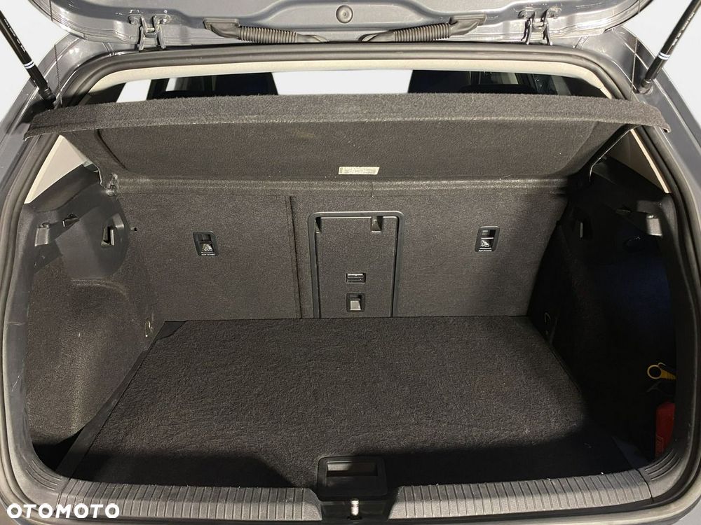 Volkswagen Golf - 18