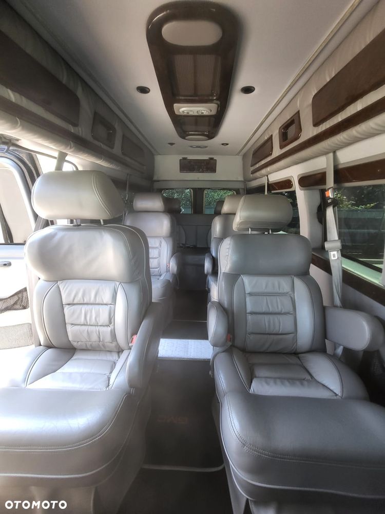 Chevrolet Express - 11