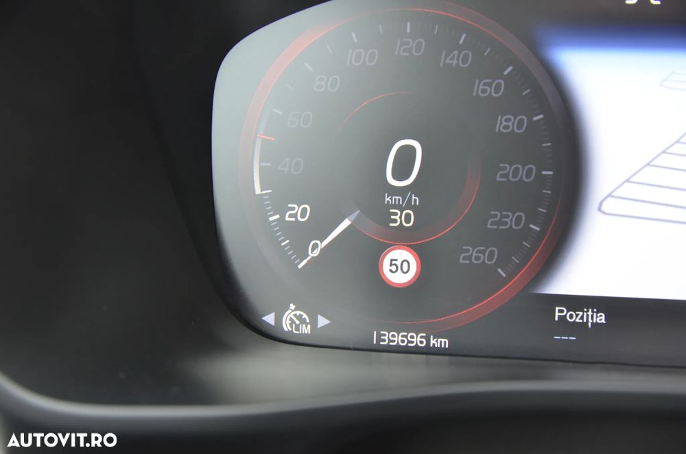 Volvo XC 40 D3 AWD Momentum Pro - 28