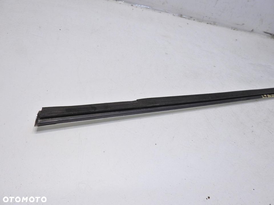 LISTWA ZGARNIAJĄCA LEWY TYŁ VOLVO V70 III - 4