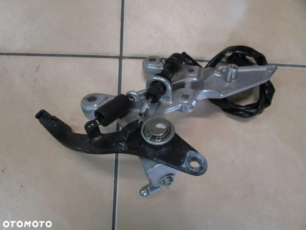 Honda Hornet CB 750 RH12 23+ podnóżek set kierowcy prawy - 2