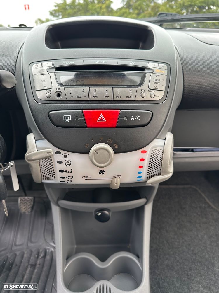 Peugeot 107 1.0 Black&Silver E5 - 12