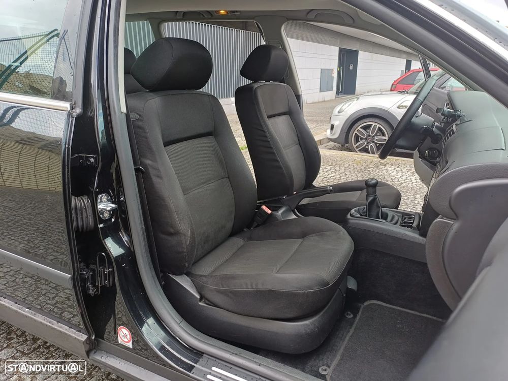 VW Passat Variant 1.9 TDi Confortline - 27