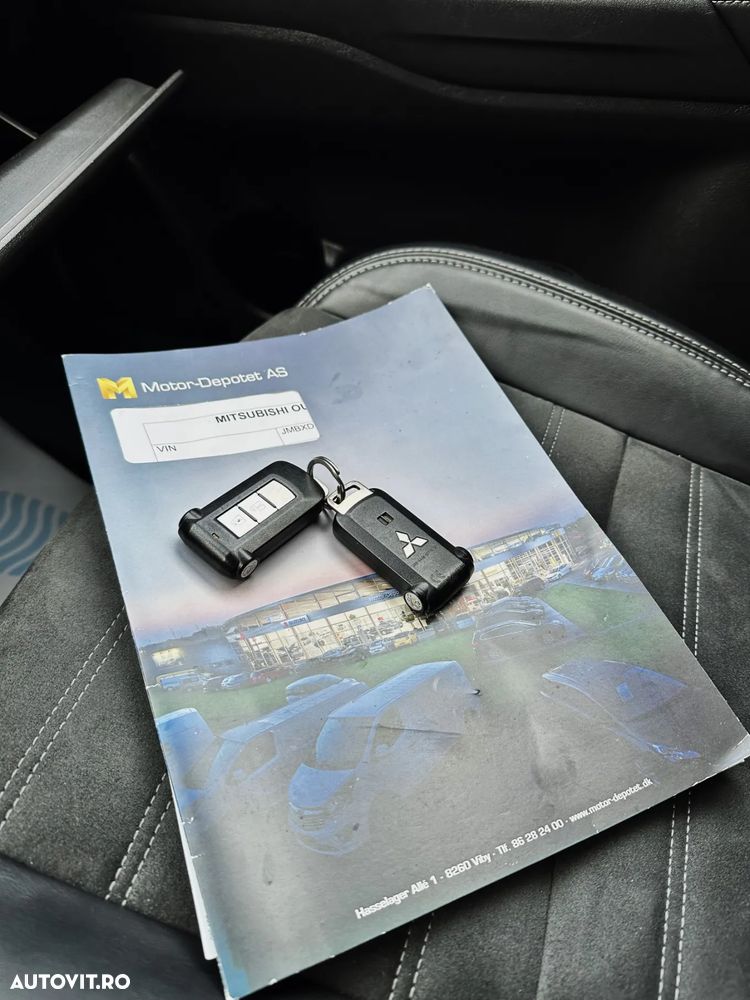 Mitsubishi Outlander PHEV 2.4 L 4X4 Intense - 29