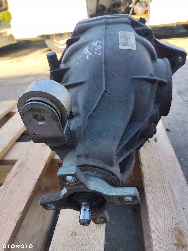 MERCEDES W204 C63 AMG TYLNY DYFER - 3