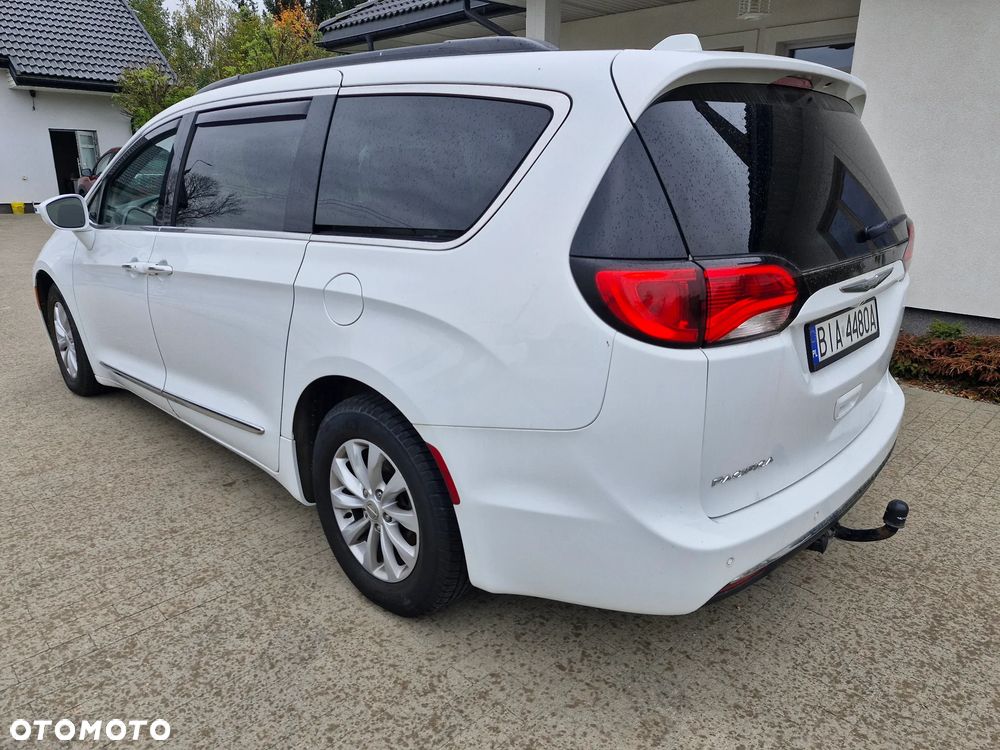 Chrysler Pacifica - 2