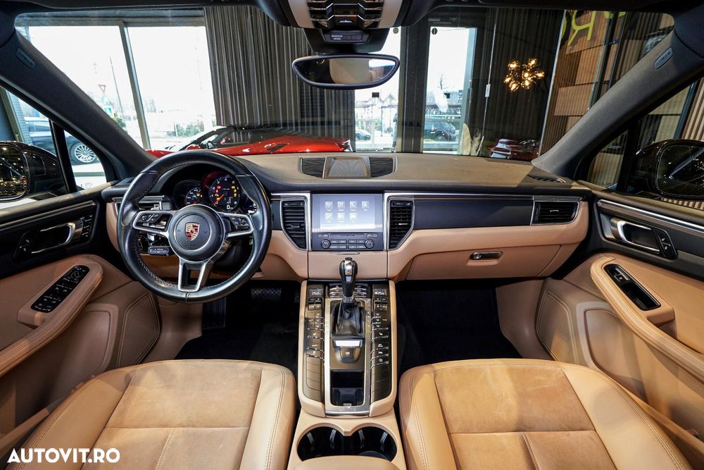 Porsche Macan - 24