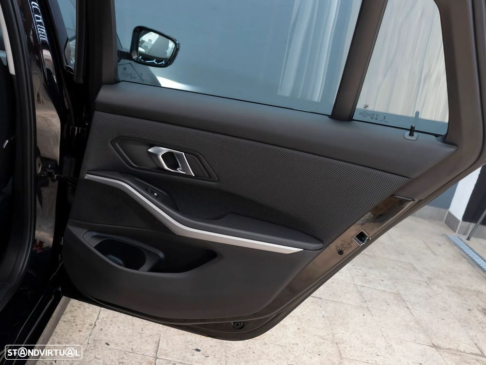 BMW 318 d Auto - 12
