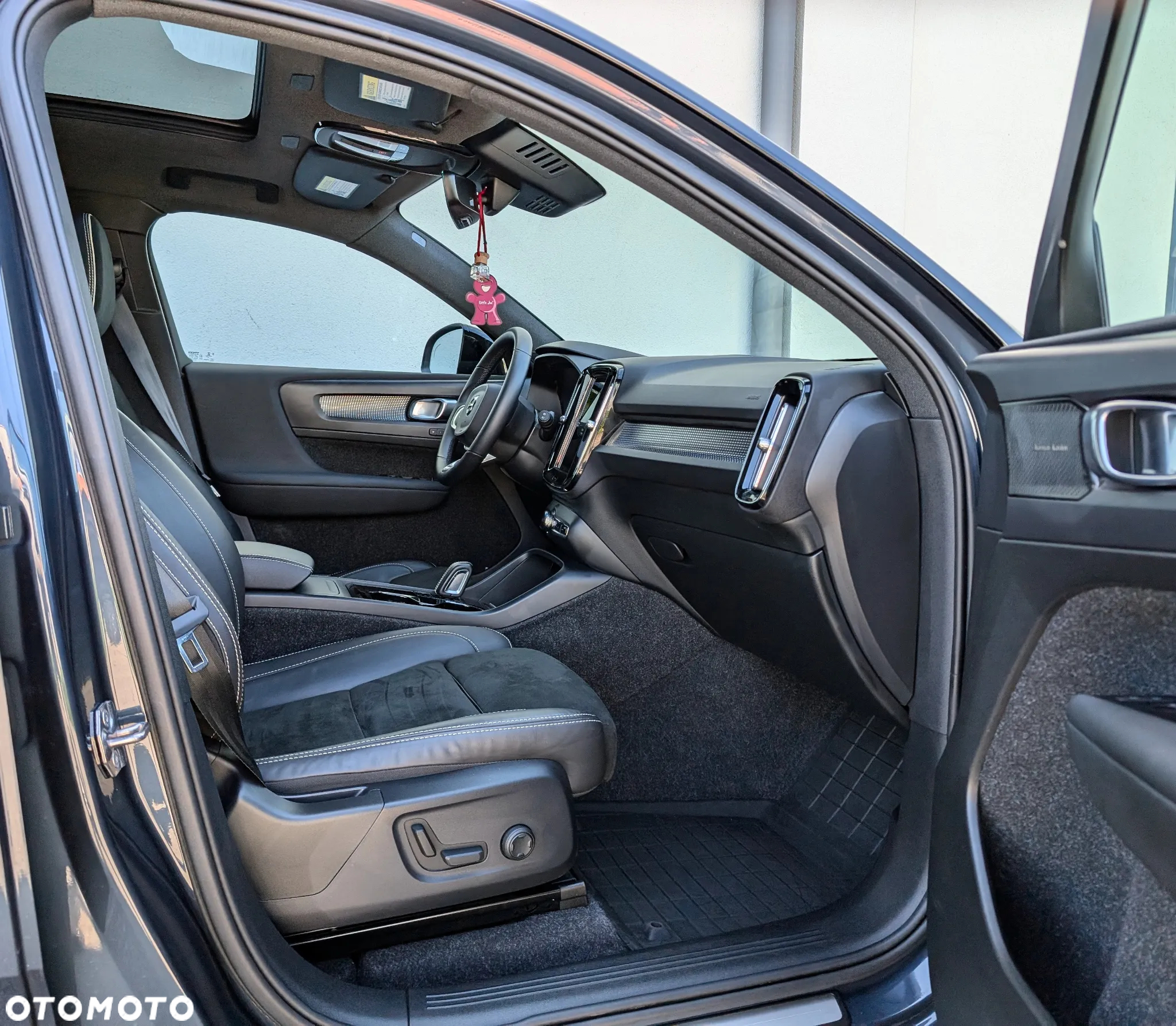 Volvo XC 40 82kWh P8 Recharge AWD Pro - 7