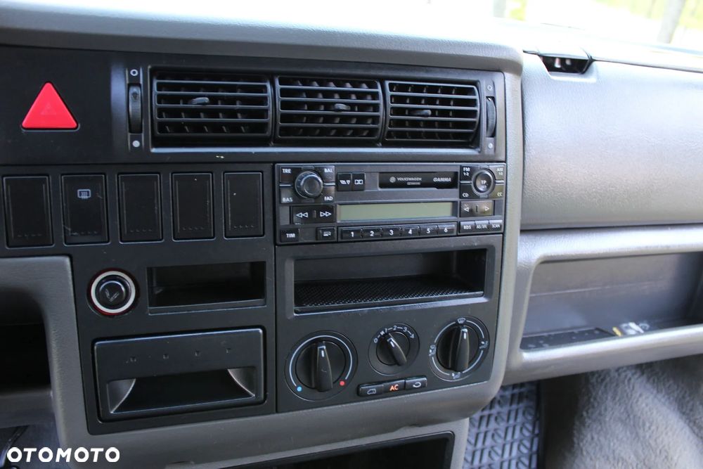 Volkswagen Caravelle GL - 16