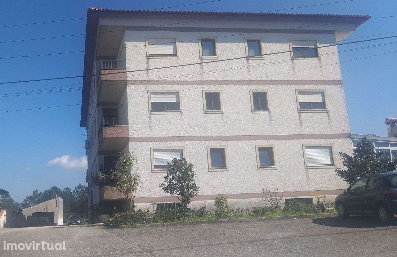 Alugo apartamento T1 restaurado - Grande imagem: 2/16