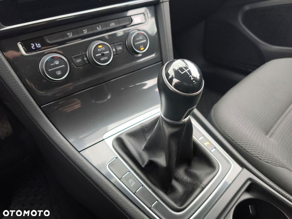 Volkswagen Golf - 20