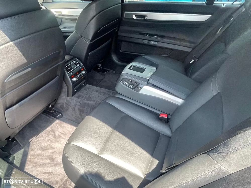 BMW 750 Li xDrive - 12