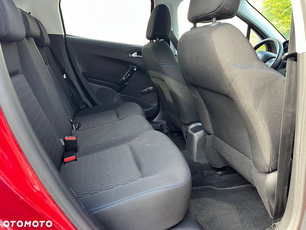 Peugeot 208 - 17