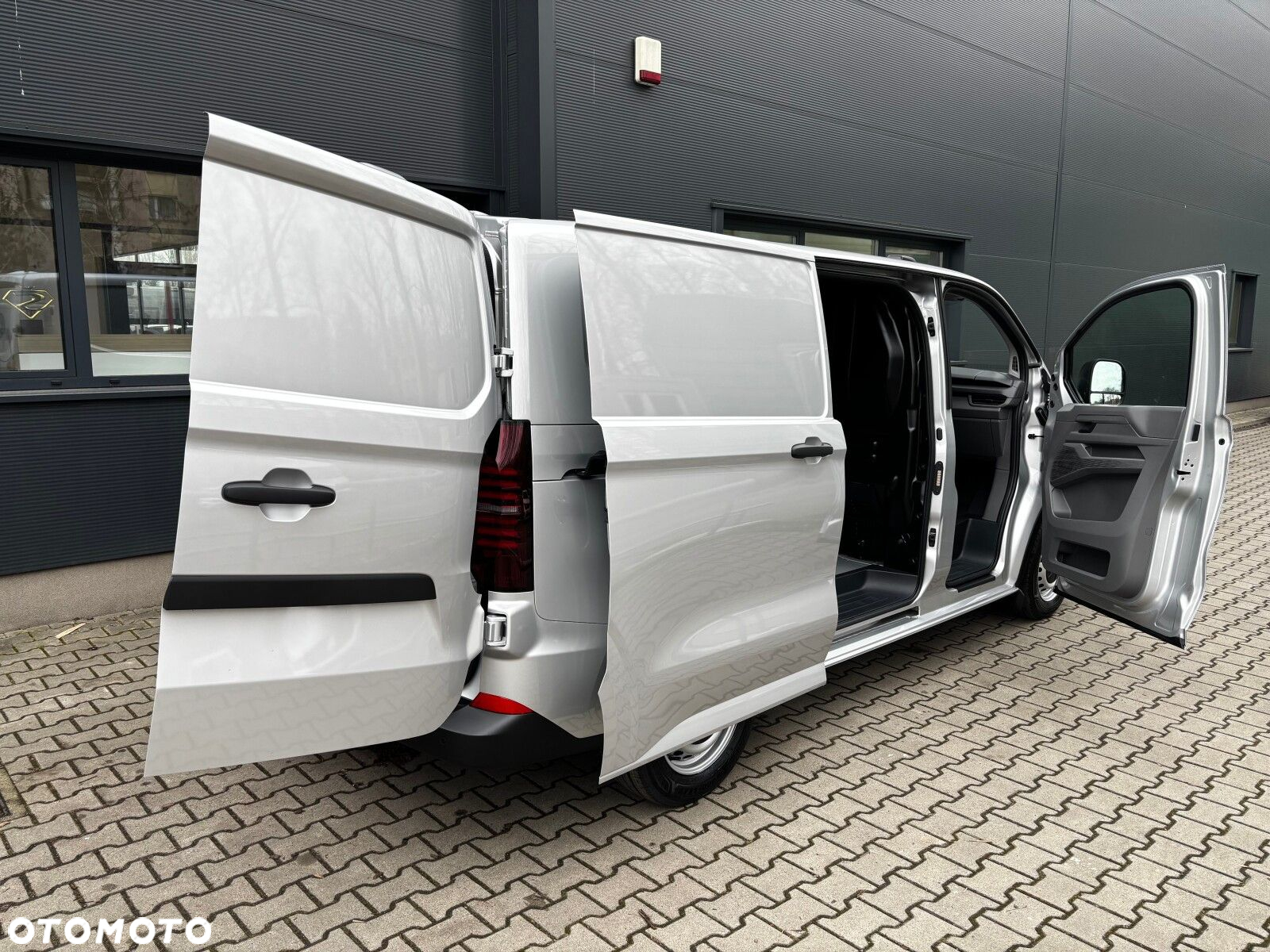 Volkswagen Transporter 2.0 TDI 150KM 6-bm L1 - 28