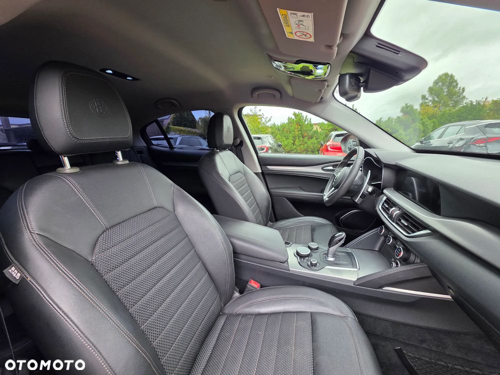 Alfa Romeo Stelvio - 14