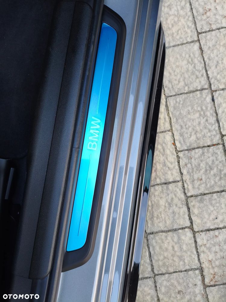 BMW Seria 3 320d xDrive mHEV - 24