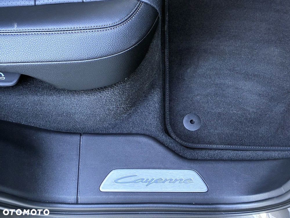 Porsche Cayenne - 36