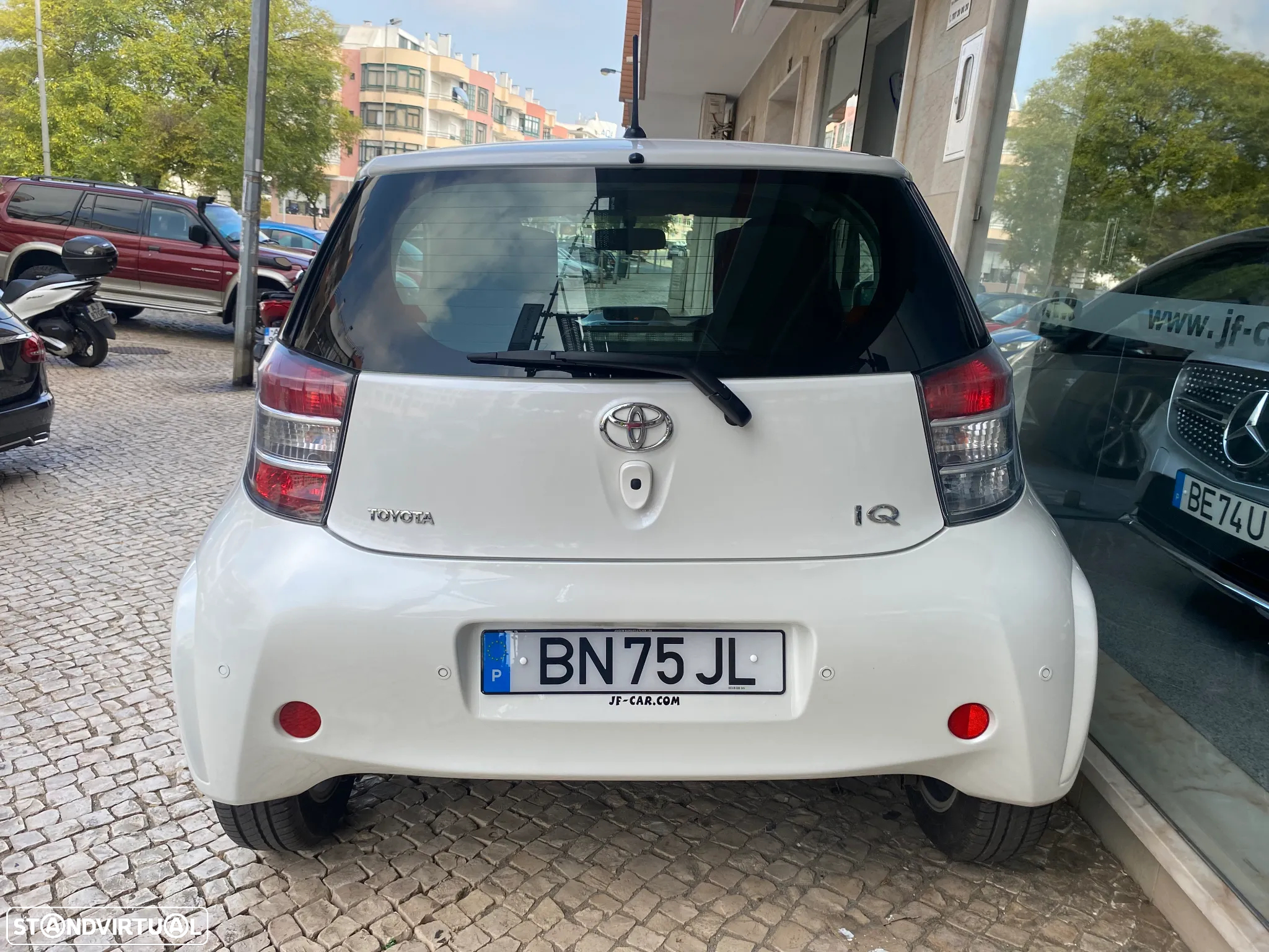 Toyota iQ 1.0 VVT-i - 10