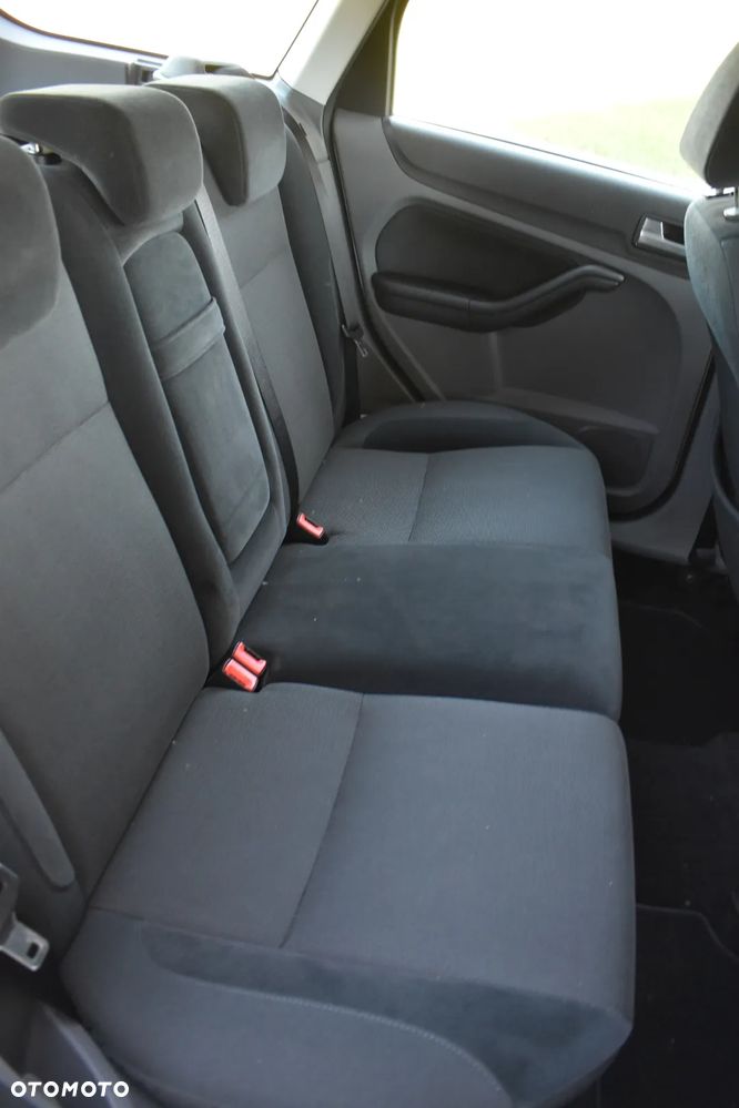 Ford Focus 2.0 16V Ghia - 26