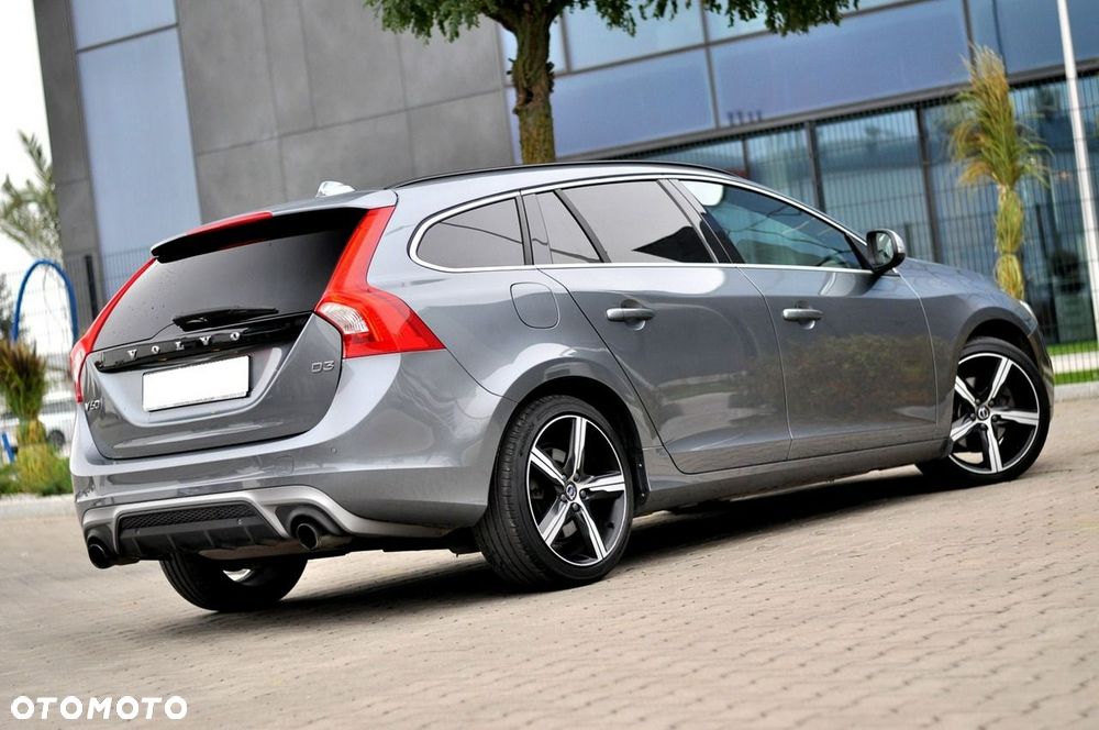 Volvo V60 D3 R-Design - 4