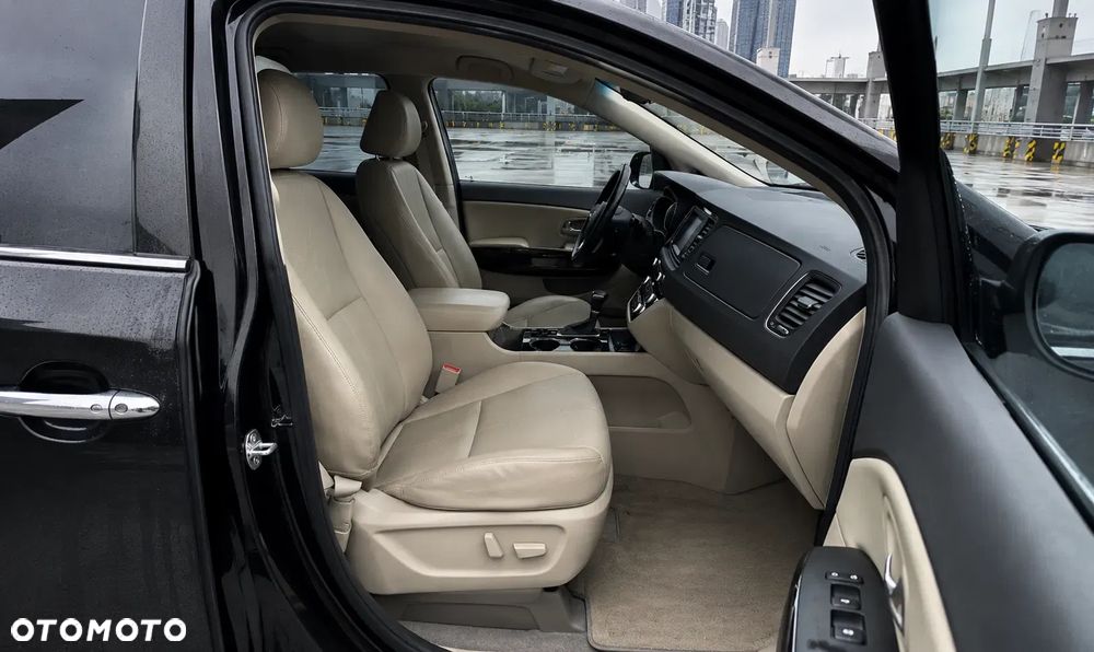 Kia Carnival - 14