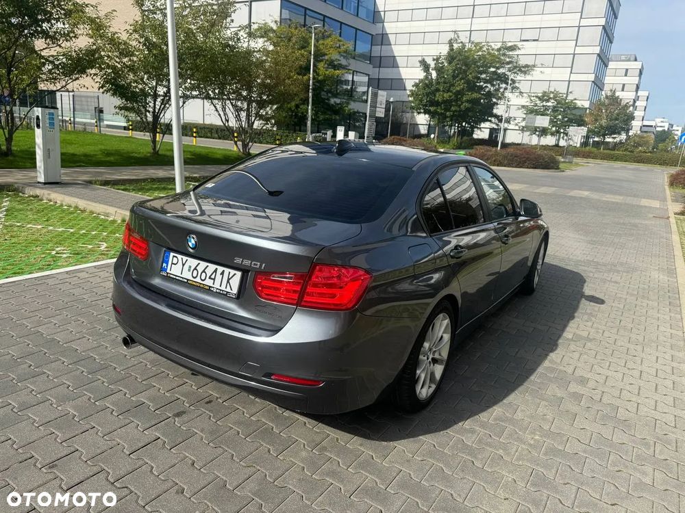 BMW Seria 3 320i Sport Line - 15