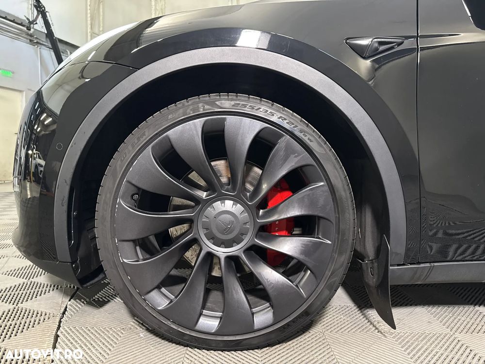 Tesla Model Y - 14