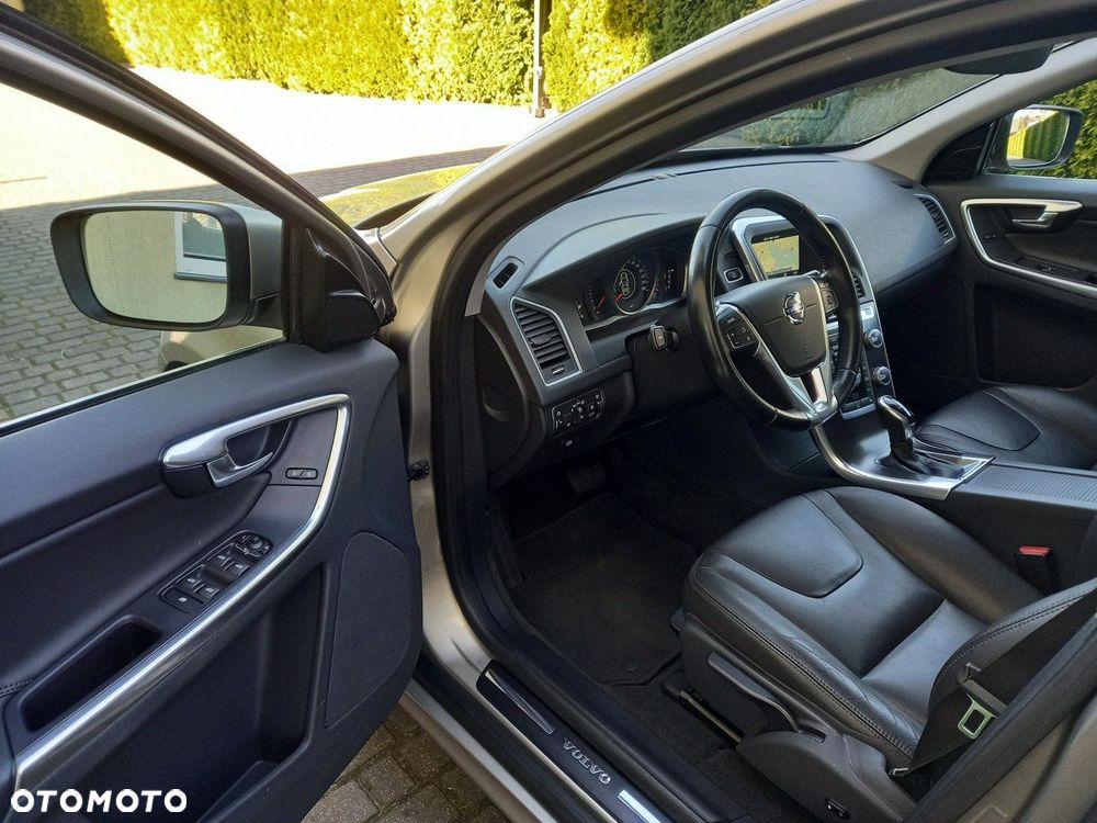 Volvo XC 60 D3 Geartronic Momentum - 32