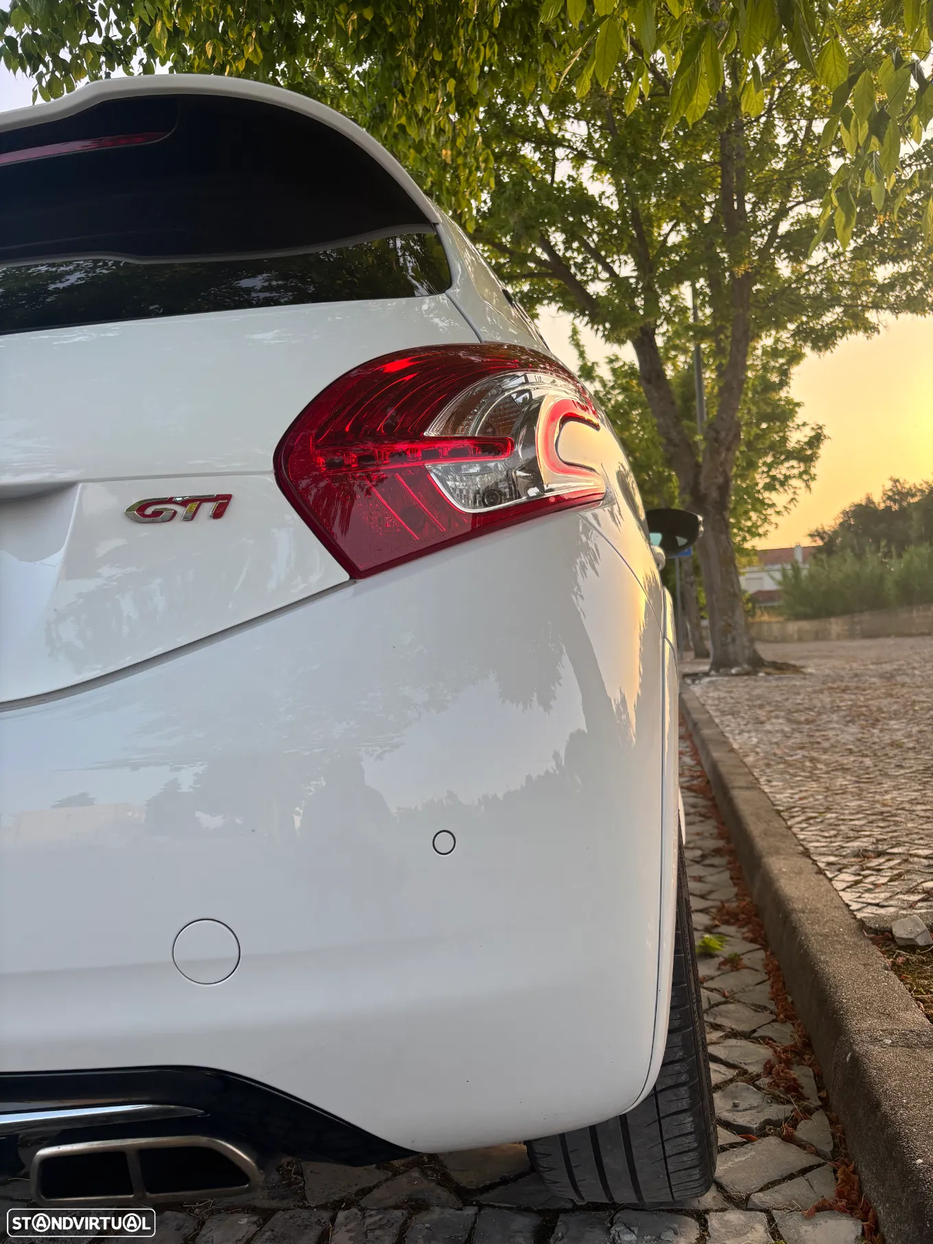 Peugeot 208 1.6 THP GTi - 13