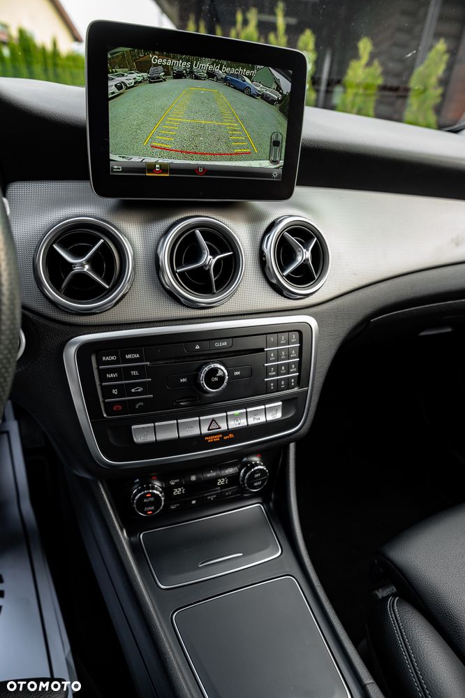 Mercedes-Benz GLA 200 7G-DCT - 40