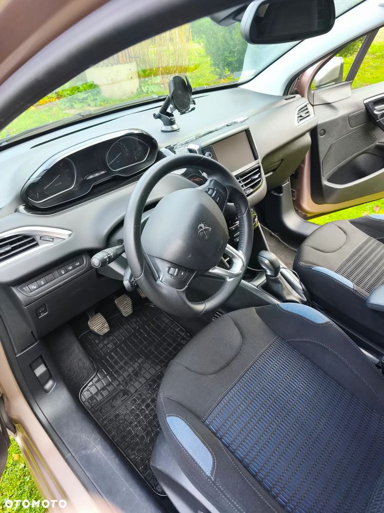 Peugeot 208 - 3
