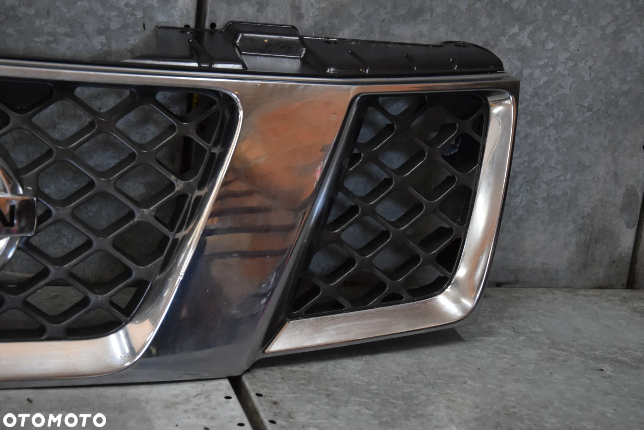 NISSAN NAVARA D40 GRILL ATRAPA - 4