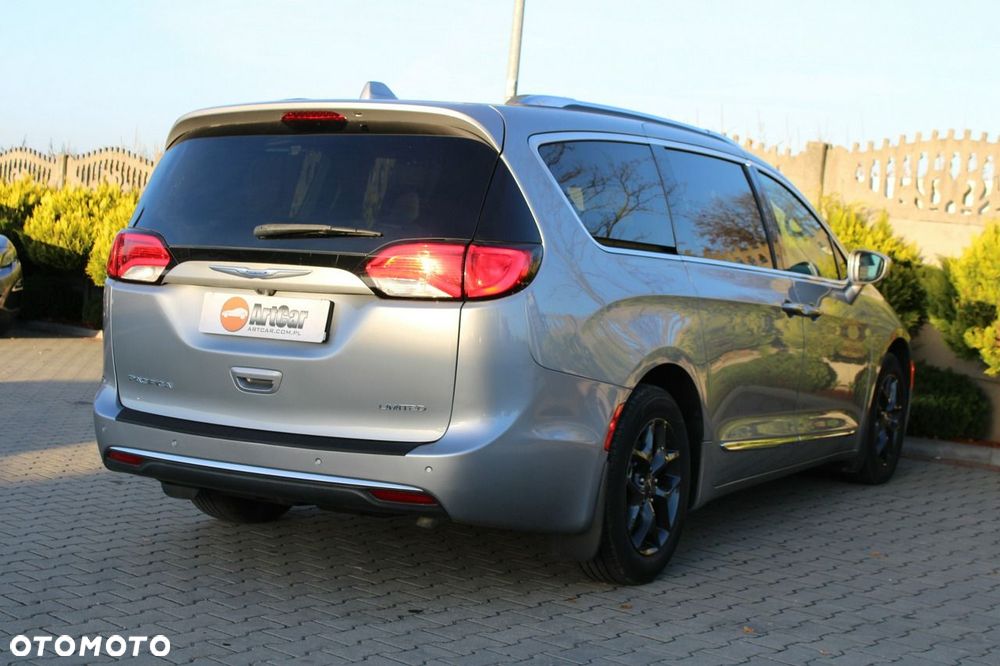 Chrysler Pacifica - 7