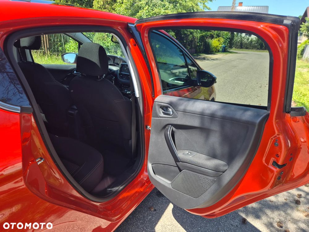 Peugeot 208 - 18