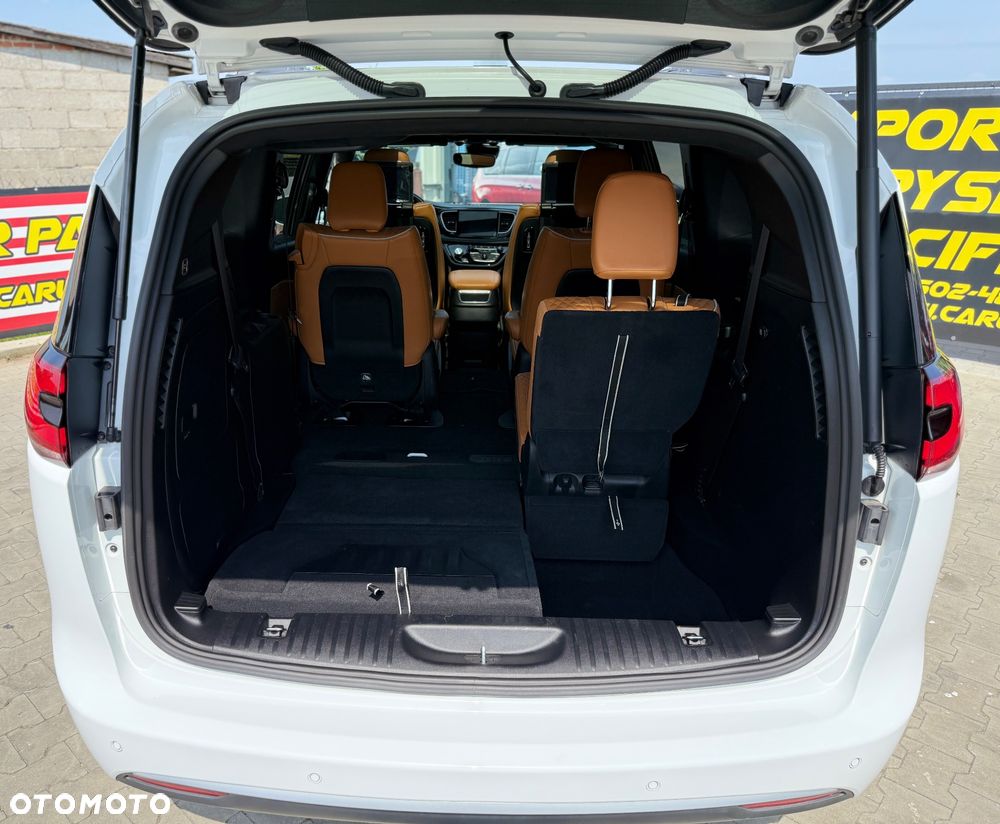 Chrysler Pacifica - 24