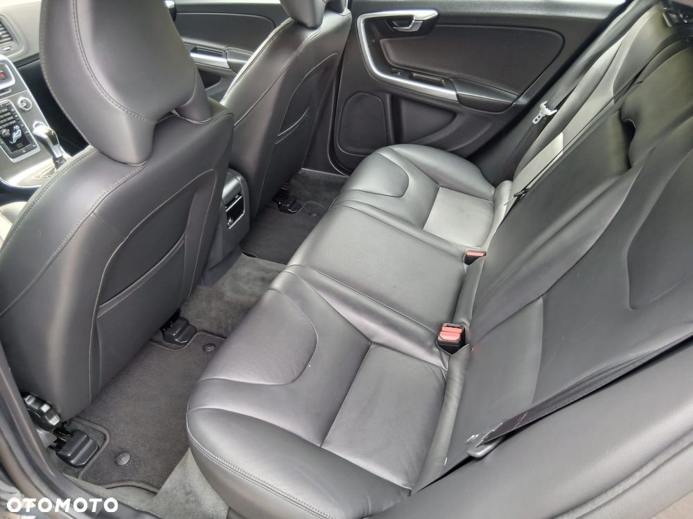 Volvo V60 D3 Summum - 36