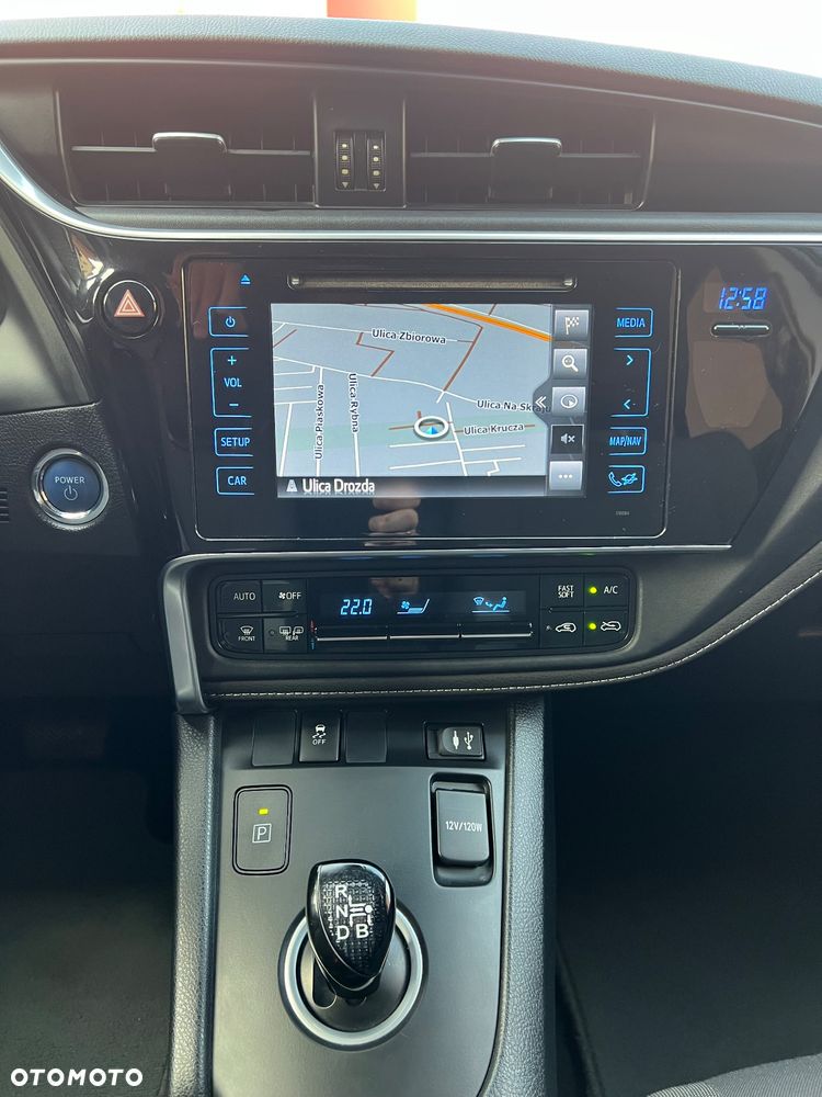 Toyota Auris 1.8 HSD Sol - 31