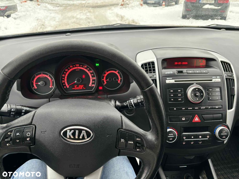 Kia Ceed - 8