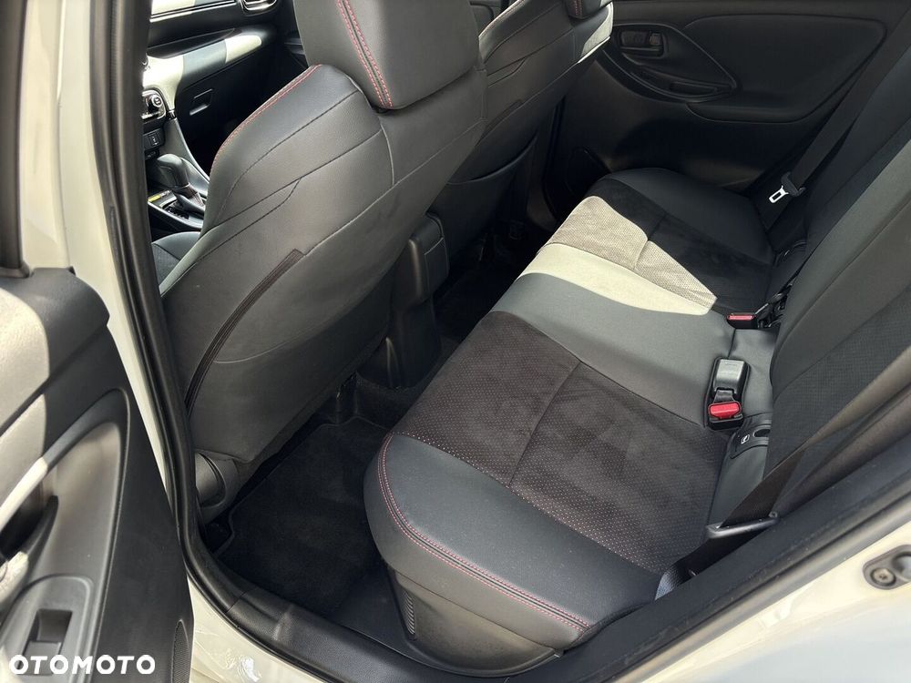 Toyota Yaris Hybrid 1.5 GR Sport - 17