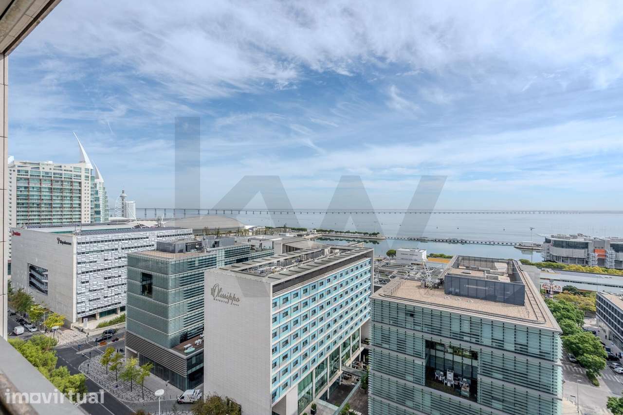 Apartamento T2 com Lugar de Garagem, Arrecadação e Vista Rio no Parque - Grande imagem: 4/38