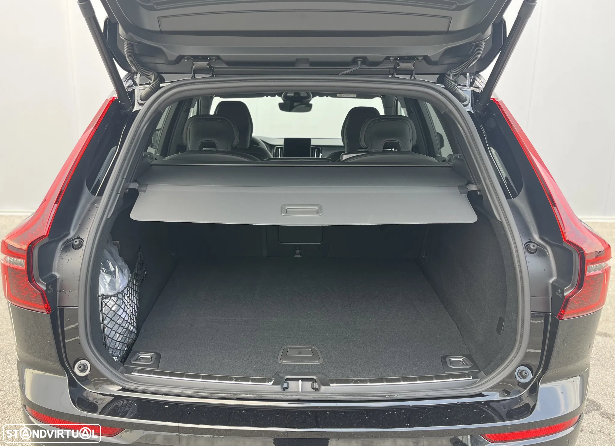 Volvo XC 60 2.0 T6 PHEV Plus Dark AWD - 13