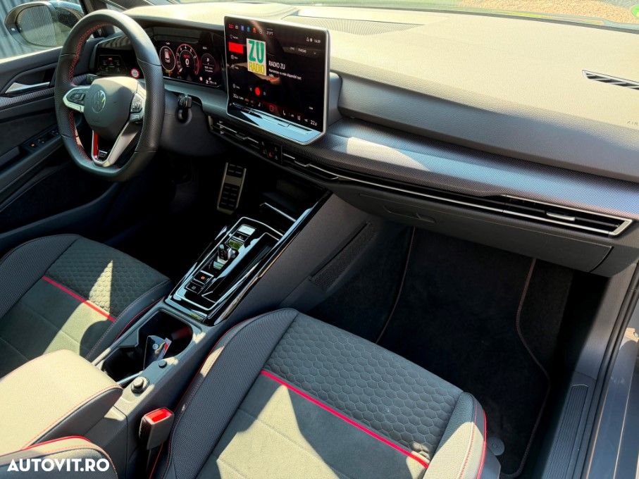VOLKSWAGEN Golf 2025 — imagine 15