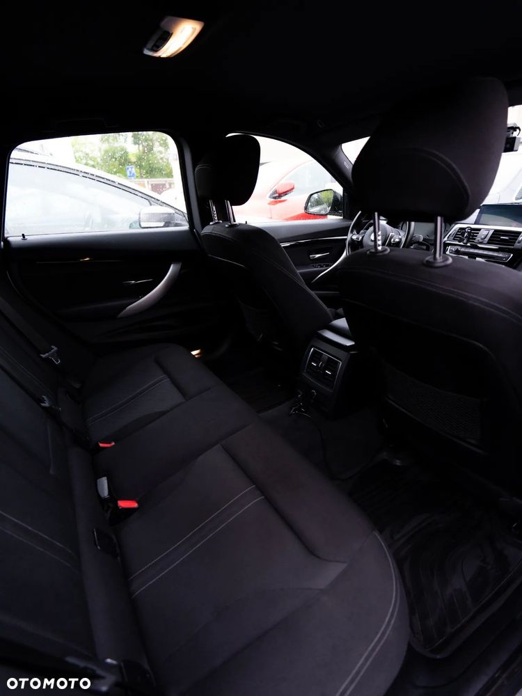 BMW 3GT 330i xDrive M Sport - 22