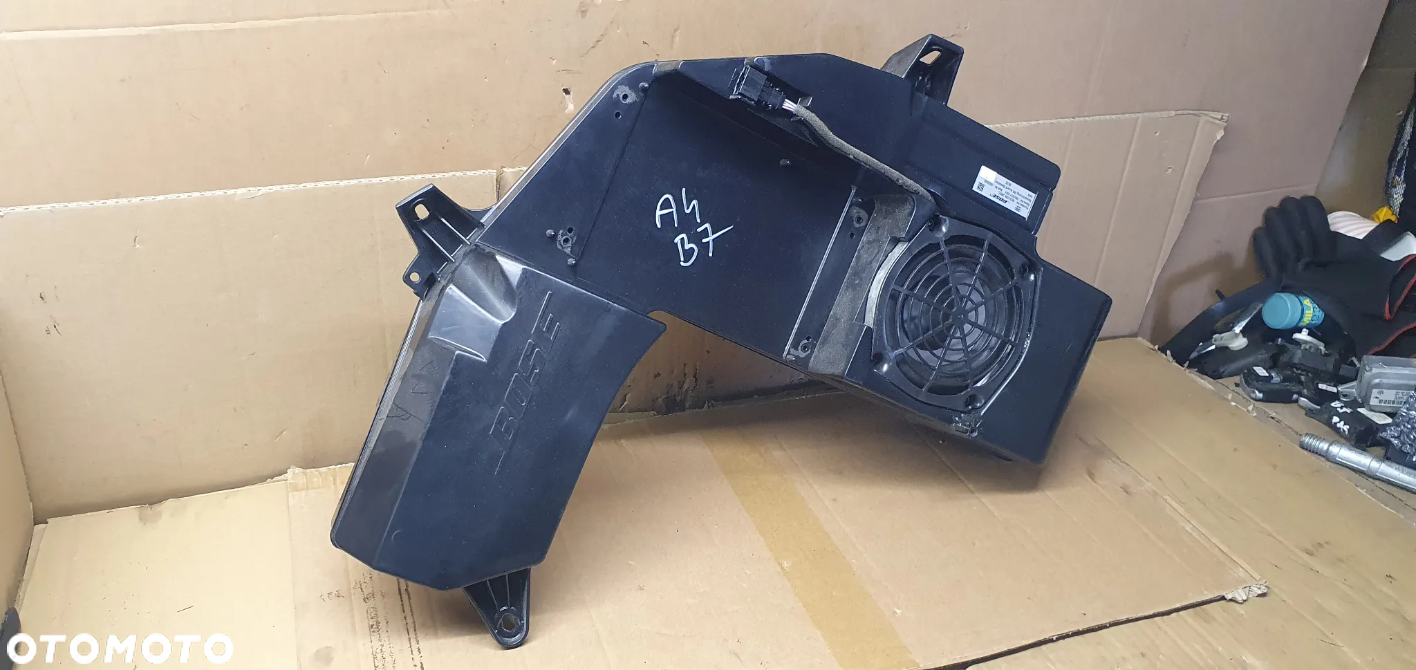 Głośnik subwoofer BOSE Audi A4 B7 8E9035382C - 4